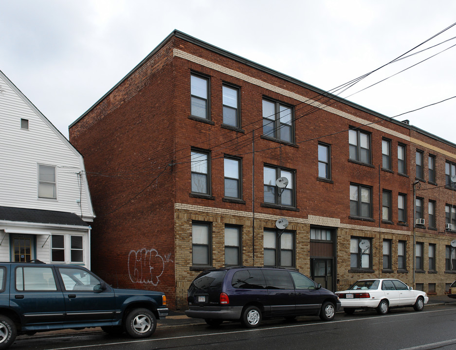 1451 Dwight St in Holyoke, MA - Building Photo