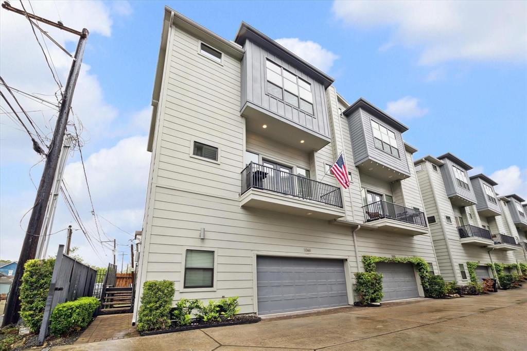 1044 W 15th 1/2 St in Houston, TX - Building Photo