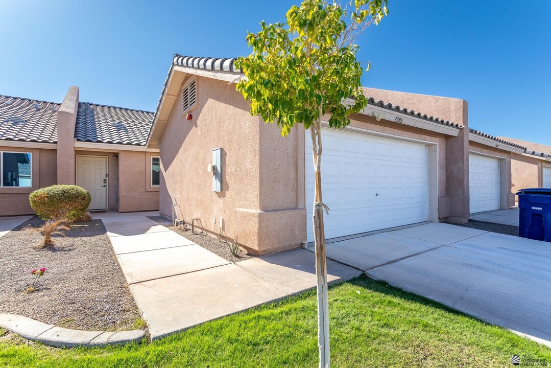 7395 E 39th Pl in Yuma, AZ - Building Photo