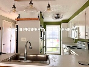 8108 Monrovia St in Lenexa, KS - Building Photo - Building Photo