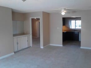 101 W Olive Ave in La Habra, CA - Foto de edificio - Building Photo