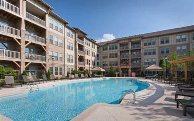 11134 Medlock Bridge Rd in Johns Creek, GA - Foto de edificio - Building Photo