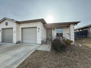 208 Lowes Blvd in Killeen, TX - Foto de edificio - Building Photo