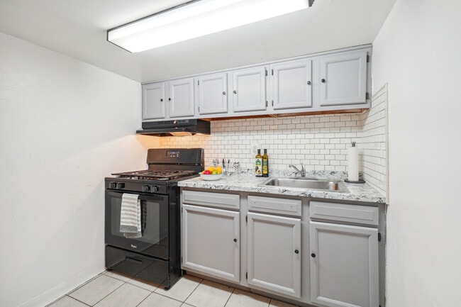 6702 Baltimore Ave, Unit Nice &Cozy in University Park, MD - Building Photo - Building Photo