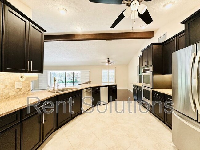 3015 Tall Pine Dr in Safety Harbor, FL - Building Photo - Building Photo