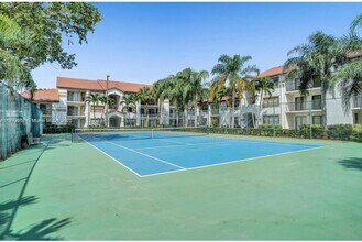 630 S Park Rd in Hollywood, FL - Foto de edificio - Building Photo