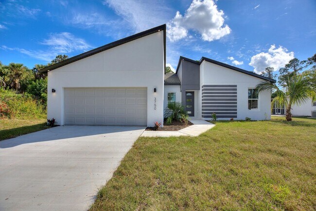 3750 Junction St in North Port, FL - Building Photo - Building Photo