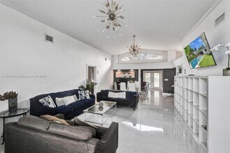 2590 NE 200th St in Miami, FL - Building Photo - Building Photo