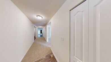 2047 April Oaks Dr in Jacksonville, FL - Building Photo - Building Photo