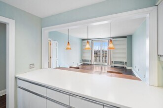 100 Shearwater Ct E in Jersey City, NJ - Foto de edificio - Building Photo