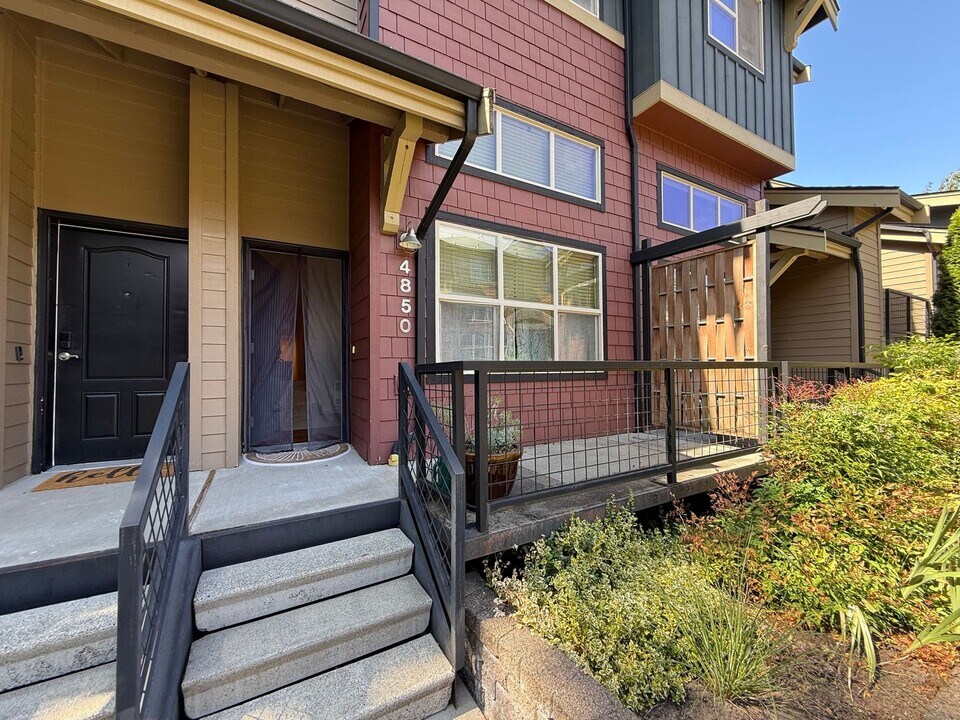 4850 Deerfield Pl in Mukilteo, WA - Building Photo