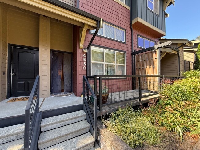 property at 4850 Deerfield Pl