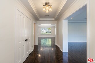 11339 Thurston Pl in Los Angeles, CA - Building Photo - Building Photo