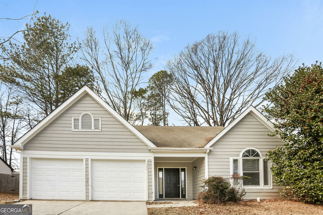 1724 Laurel Creek Cir in Lithonia, GA - Building Photo