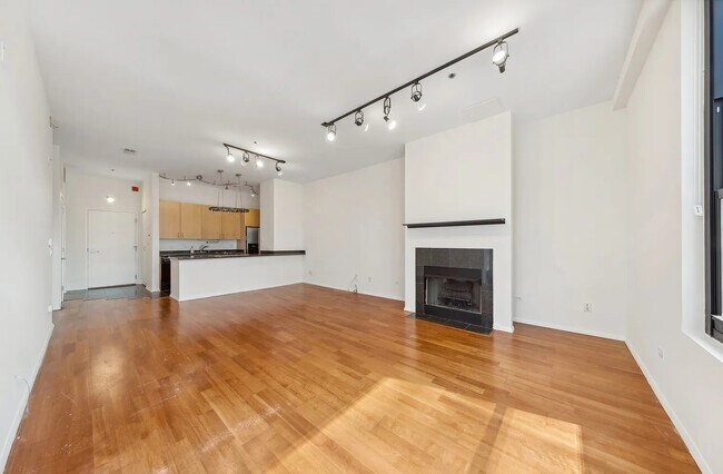 130 S Canal St in Chicago, IL - Building Photo - Building Photo