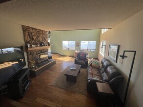25900 Remington Ct in Tehachapi, CA - Building Photo - Building Photo