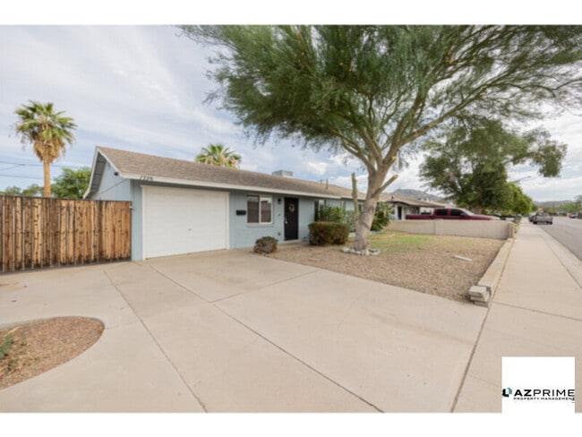 property at 1734 W Brown St