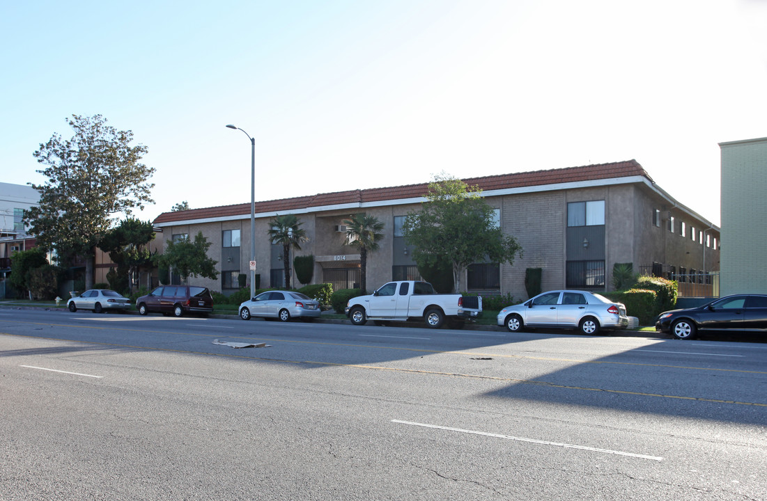 8014 Woodman Ave in Van Nuys, CA - Building Photo