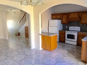 2801 Charleston Ln in Pharr, TX - Foto de edificio - Building Photo