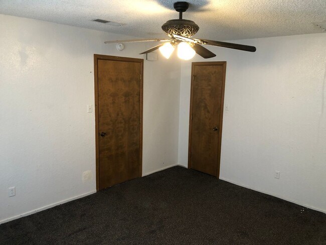 906 E Birch St in Canadian, TX - Building Photo - Building Photo