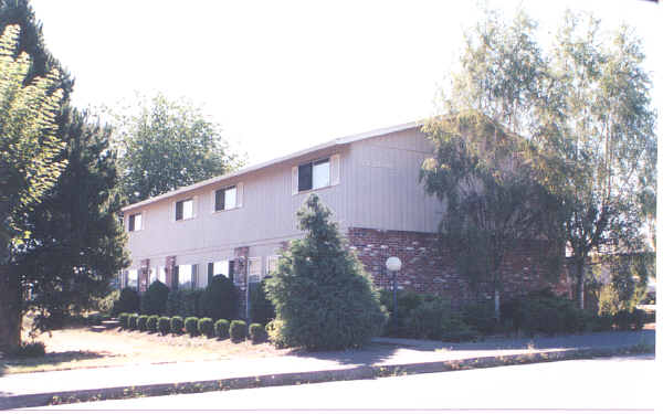 1201 Leonard St in Oregon City, OR - Foto de edificio