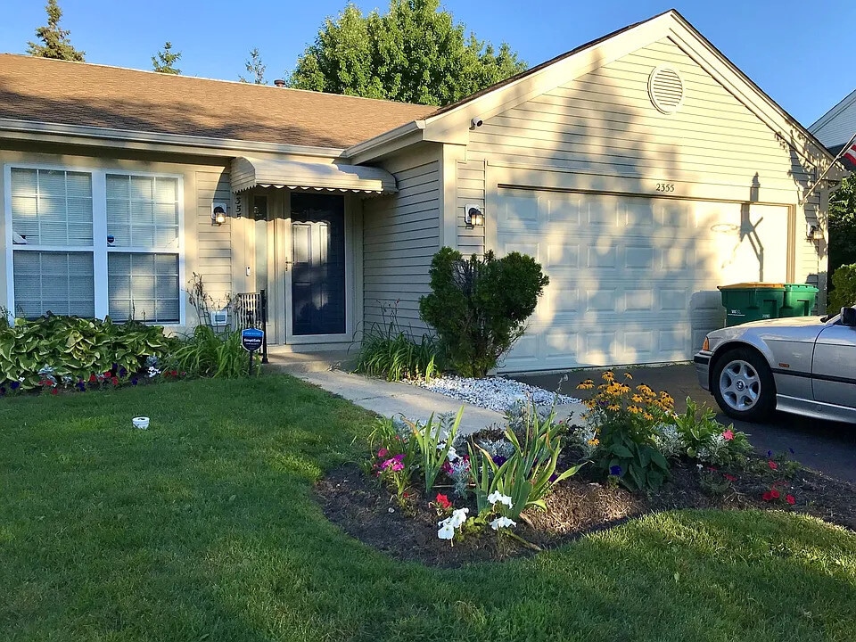2355 Masters Ln in Round Lake Beach, IL - Building Photo