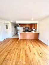 329 Soundview Ln in Queens, NY - Building Photo - Building Photo