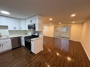 236 Whidah Ct in Schaumburg, IL - Building Photo - Building Photo