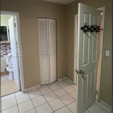 2735 NW 28th St in Miami, FL - Building Photo - Building Photo
