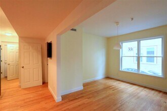 25 Lewis St, Unit 1 in Somerville, MA - Building Photo - Building Photo