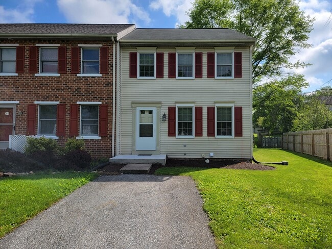 property at 32 Cranfield Ct