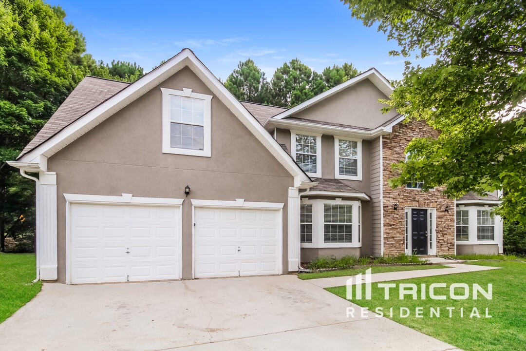 1820 Spring Hill Cove in Lithonia, GA - Building Photo