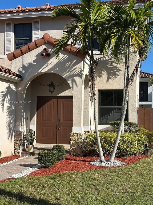 9835 NW 10th St in Miami, FL - Building Photo - Building Photo