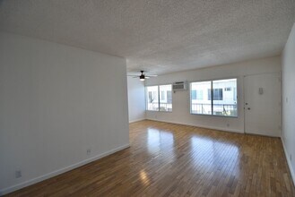 12050 Tiara St, Unit 14 in Los Angeles, CA - Foto de edificio - Building Photo