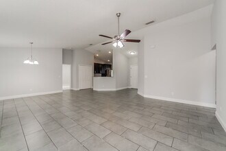 1004 Dartmoor Pl in Kissimmee, FL - Foto de edificio - Building Photo