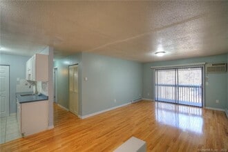 86 Buddington Rd in Groton, CT - Building Photo - Building Photo