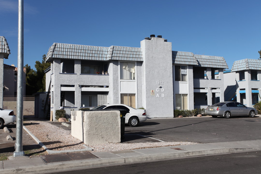 Sierra Oeste in Las Vegas, NV - Building Photo