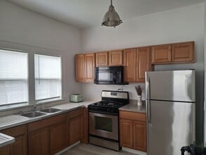 Castle Property Services in Champaign, IL - Foto de edificio - Building Photo