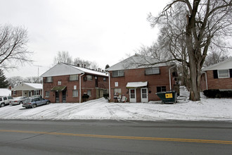 270 E Nottingham Rd in Dayton, OH - Foto de edificio - Building Photo