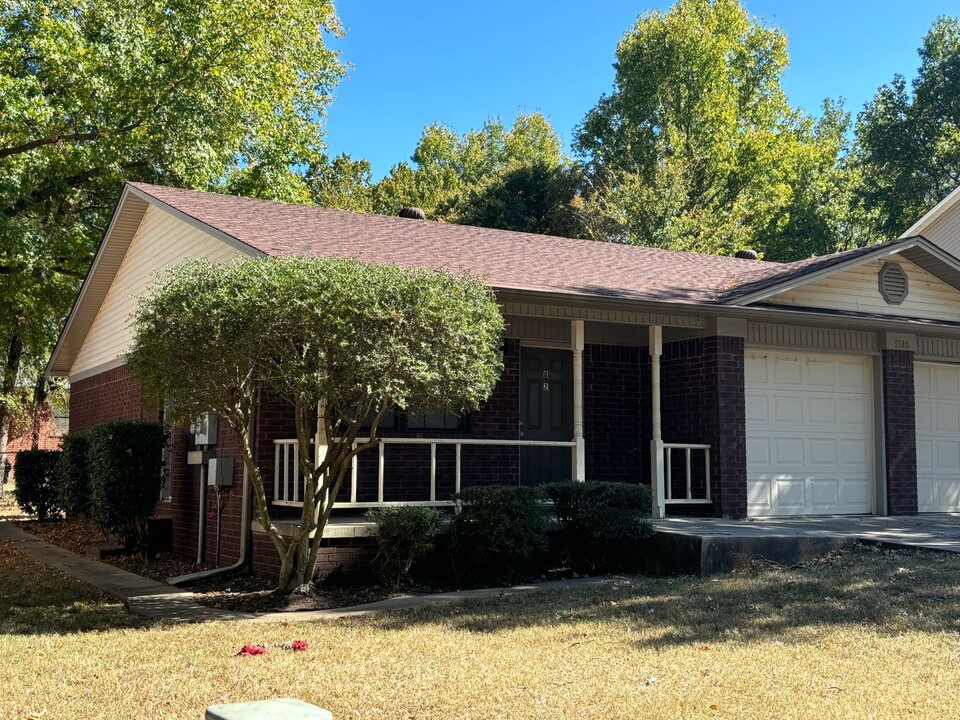3320 N Detroit Ave-Unit -3320-2 in Russellville, AR - Building Photo