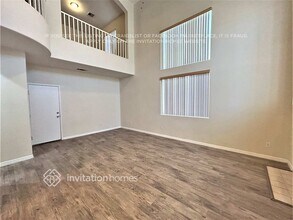 7220 Golden Falcon St in Las Vegas, NV - Foto de edificio - Building Photo