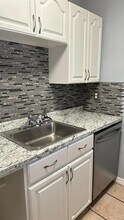 10780 N Kendall Dr in Miami, FL - Building Photo - Building Photo