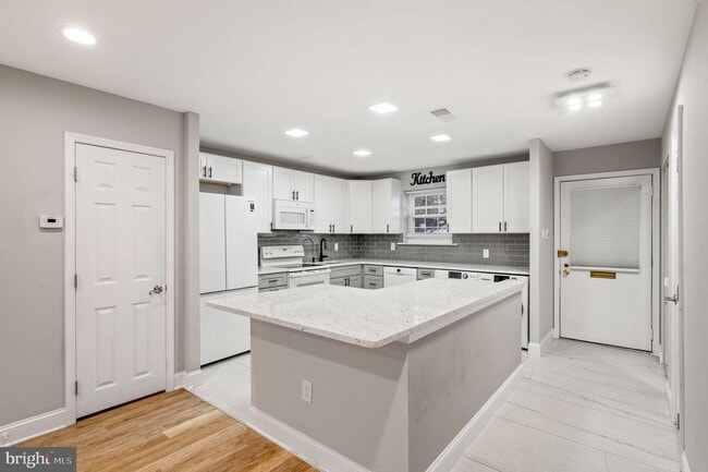 124 Hampstead Dr in Ambler, PA - Building Photo - Building Photo