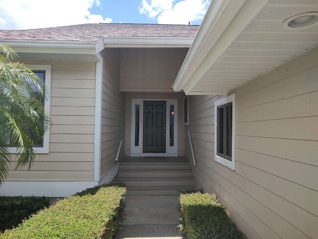 997 Spinnaker Ct in Tarpon Springs, FL - Building Photo - Building Photo