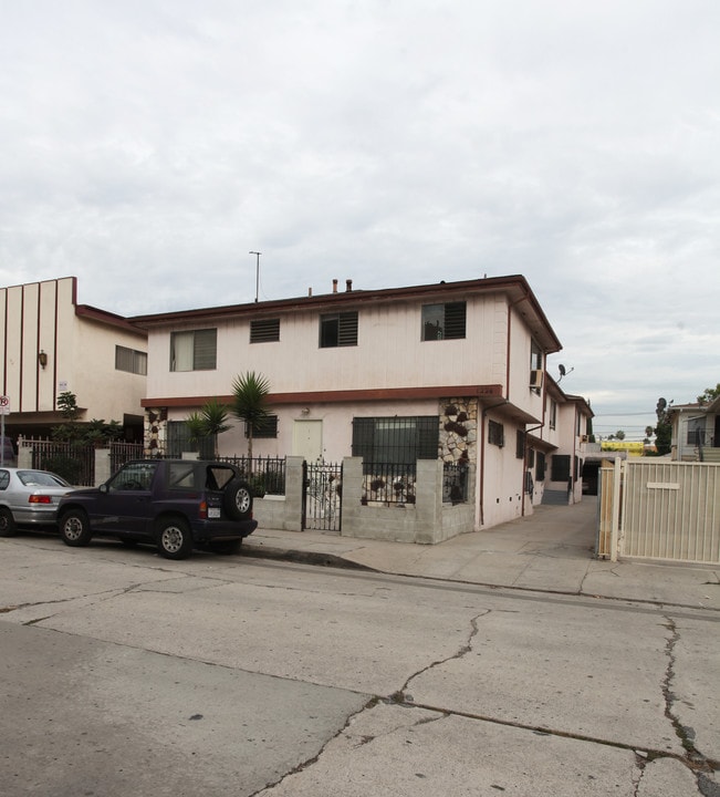 1224 N Mansfield Ave in Los Angeles, CA - Building Photo