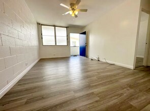 711 Makaleka Ave in Honolulu, HI - Foto de edificio - Building Photo