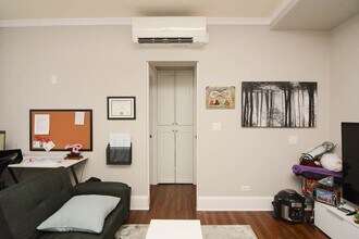 817 W Lakeside Pl in Chicago, IL - Building Photo - Building Photo