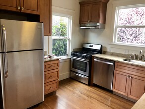 567 53rd St, Unit Temescal Condo in Oakland, CA - Building Photo - Building Photo