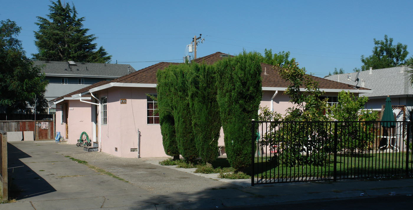 695-697 Banff St in San Jose, CA - Building Photo