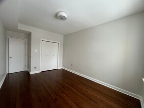 2338 N Avers Ave, Unit B in Chicago, IL - Foto de edificio - Building Photo